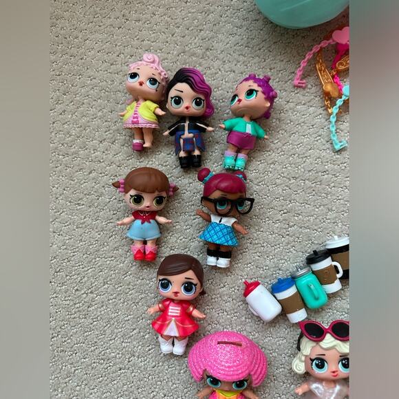 Lot of 11 LOL Dolls and 20+ Accessories - Picture 3 of 8